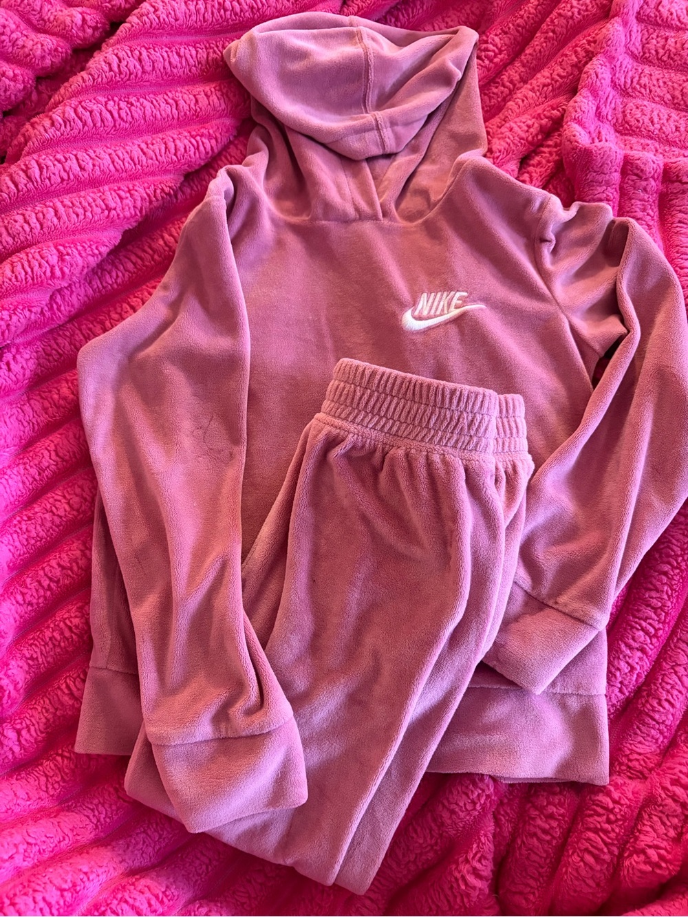 Nike Girls Mauve Hoodie & Jogger Set with White Logo